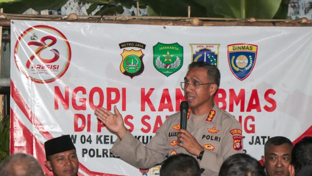 Ngopi Kamtibmas Bersama 3 Pilar Kelurahan Dukuh Kramatjati, Polisi Ajak Warga Ciptakan Lingkungan Aman dan Nyaman
