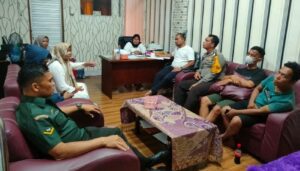 Bhabinkamtibmas Polsek Medan Baru Bersama Tiga Pilar Mediasi Permasalahan Sesama Pedagang