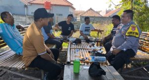 Jalin Komunikasi Sosial, Bhabinkamtibmas Polsek Bojonegara  Polres Cilegon Dialog Sambil Ngopi