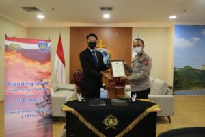 NCB-Interpol Indonesia Menyerahkan Barang Bukti Terkait Kapal MV. Sasebo Glory