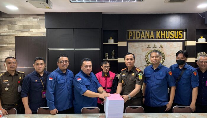 PENYERAHAN TERSANGKA DAN BARANG BUKTI (TAHAP II) TERHADAP TERSANGKA RD DALAM PERKARA IMPOR GULA PT SMIP