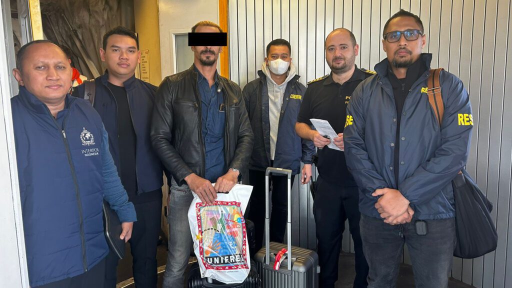 Handing over subjek Interpol Red Notice (IRN) WN Rumania Balsanu Cosmin Viorel