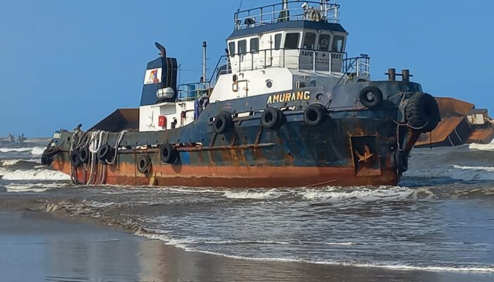 Pencemaran Air Laut Pesisir Pantai Bayah Kab. Lebak Akibat Kargo Muatan Batu Bara
