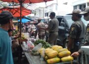 Satpol PP Kota Cilegon Peringatkan Para Pedagang di Bantaran Kali Pasar Kranggot untuk Lebih Tertib