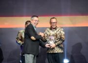Berhasil Kurangi Pengangguran, Wali Kota Helldy Raih Penghargaan Merdeka Awards 2024