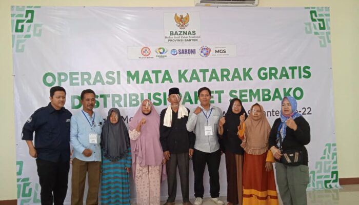 BAZNAS Provinsi Banten Bersama Klinik Mata Saruni dan Klinik Utama Gandhi Medika Adakan Baksos Operasi Mata Katarak Gratis dan Distribusikan Paket Sembako
