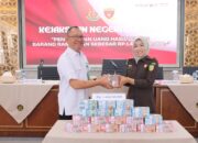 Kejari Cilegon Serahkan Hasil Lelang Barang Rampasan Terpidana Korupsi ke BUMD Cilegon Senilai Rp 1,4 Miliar