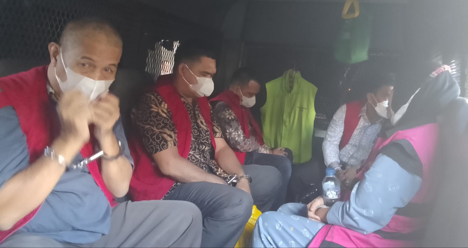 Kadisdik Langkat, Saiful Abdi, Kepala BKD Langkat, Eka Depari, Kasi Kesiswaan Bidang SD Disdik Langkat, Alek Sander, Awaluddin Kepala Sekolah Dasar (SD) 055975 Pancur Ido, Selapian Kabupaten Langkat, dan Rohayu Kepala SD 056017 Tebing Tanjung Selamat, ditahan Kejatisu, Senin (13/1/2025).