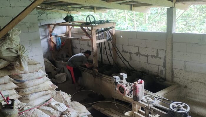 Cukup Menghawatirkan Pengolahan Emas Ilegal Buang Limbah Ke Sungai Ciberang