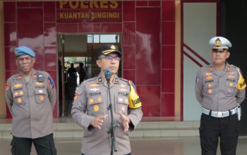 Karendal Ops Polres Kuansing Kompol Teguh Wiyono, S.H., M.H. Pimpin Apel Operasi Keselamatan Lancang Kuning 2025