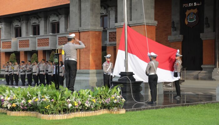 Upacara Hari Kesadaran Nasional, Dirlantas Ajak Seluruh Personel Polda Bali Jaga Soliditas dan Sinergitas
