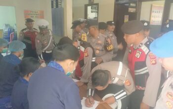 Kabidpropam Polda Bali KBP. I Ketut Agus Kusmayadi, S.I.K., S.H. Memberikan Arahan terhadap Personil Polsek Ubud, Gianyar, Bali, dilanjutkan dengan Ops Gaktibplin