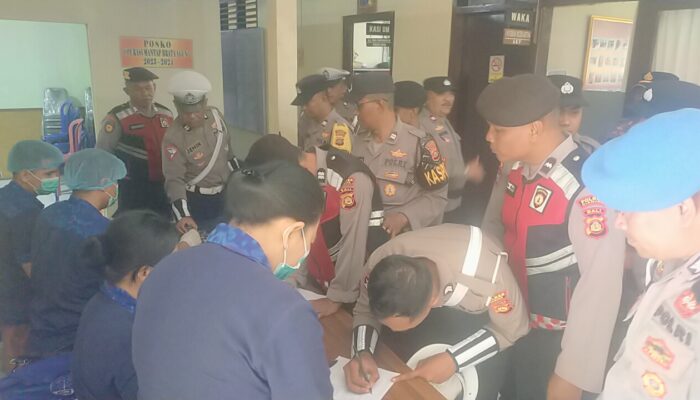 Kabidpropam Polda Bali KBP. I Ketut Agus Kusmayadi, S.I.K., S.H. Memberikan Arahan terhadap Personil Polsek Ubud, Gianyar, Bali, dilanjutkan dengan Ops Gaktibplin