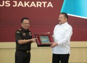 Peluncuran Buku Tinjauan KUHP 2023 Kejaksaan Tinggi Daerah Khusus Jakarta, Jaksa Agung Tegaskan Komitmen Sukseskan Implementasi KUHP Nasional