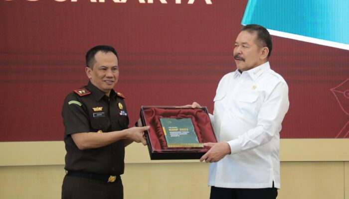Peluncuran Buku Tinjauan KUHP 2023 Kejaksaan Tinggi Daerah Khusus Jakarta, Jaksa Agung Tegaskan Komitmen Sukseskan Implementasi KUHP Nasional