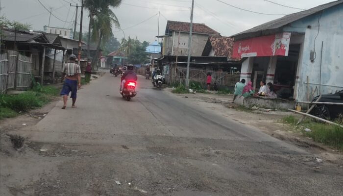 Ironis Baru Beberapa Bulan di Perbaiki Jalan Desa Koper Kecamatan Cikande Sudah Rusak Lagi