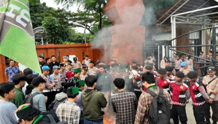HMI Cabang Serang Tuntut Andra – Dimyati Jalankan Reformasi Birokrasi Bersih dan Transparan