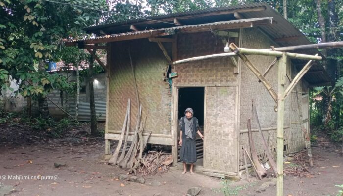 Miris !! Lansia Tunanetra Hidup Sebatang Kara di Gubuk Reyot, Butuh Uluran Tangan