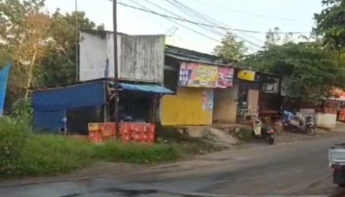 Warga Cikulur Keluhkan Kondisi Pasar Julat