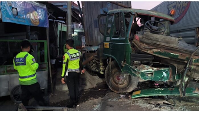 Diduga Truck Kontainer Ugal-ugalan Sebabkan Kecelakaan Maut di Driyorejo Gresik, Satu Korban Tewas