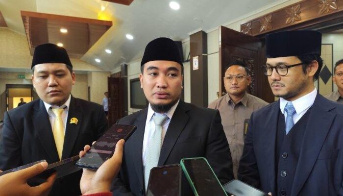 Birokrat Masuk Kelas: Langkah Inspiratif Robinsar-Fajar Rangka 100 Hari Kerja