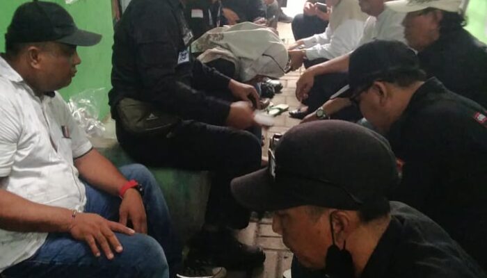 Kegiatan Sosial Ormas Grib: Bantu Warga Benahi Rumah Rusak