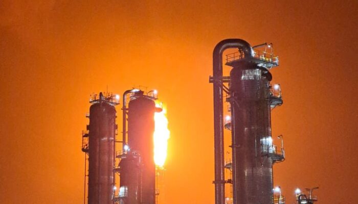 Langit Cilegon Memerah, Diduga Akibat Aktivitas PT Lotte Chemical Indonesia