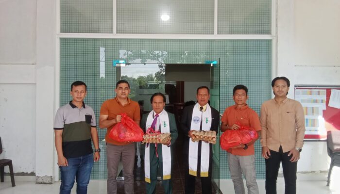 Polres Kuansing Laksanakan Minggu Kasih di Gereja GPIB Efrata Teluk Kuantan, Jalin Silaturahmi dan Serap Aspirasi Jemaat