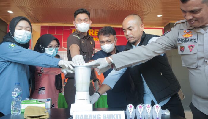 Polres Kuansing Press Release Ungkap Kasus Narkoba dan Musnahkan Barang Bukti Seberat 616,92 Gram Sabu