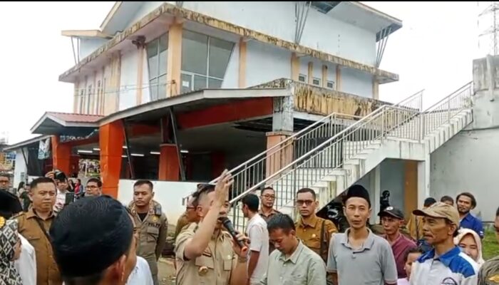 Dianggap Membebani Masyarakat, Bupati Lebak Segel Sementara E-Parking di Pasar Sampay