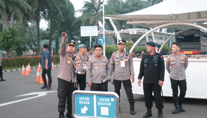 Kapolda Metro Jaya Tinjau Langsung Situasi Keamanan May Day 2025 di Sekitar Gedung DPR/MPR RI