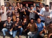 Memeriahkan HUT Bhayangkara ke 79Polsek Cibadak Mengadakan Perlombaan Panjat pinang dan Potong tumpeng 