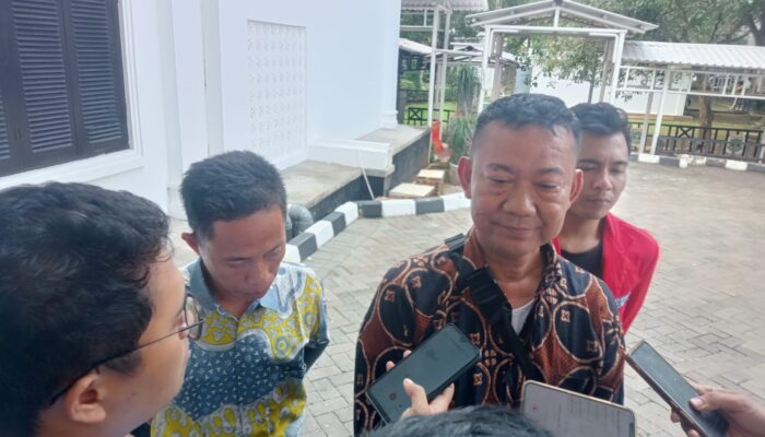 Diundang Langsung Gubernur, Ratusan Guru Kecewa Tidak Ditemui Pejabat Pemprov Banten