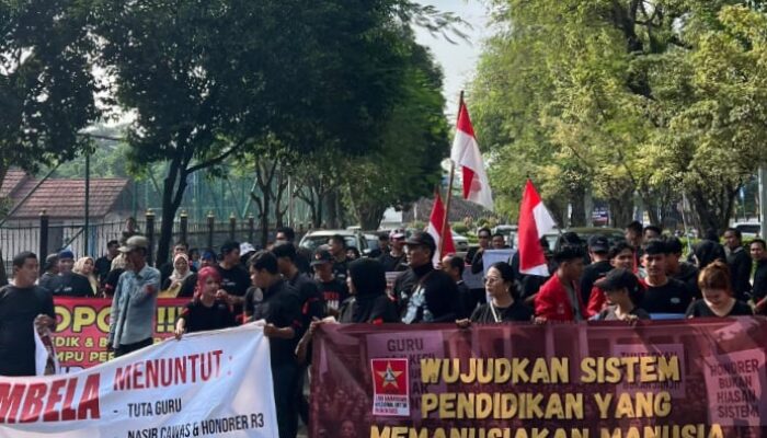 Ratusan Guru dan Mahasiswa Demo di Pendopo Gubernur Bongkar Masalah Pendidikan Banten