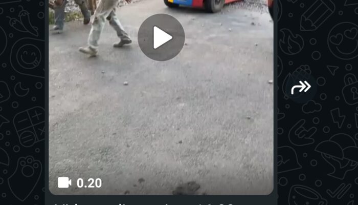Kecelakaan di Lintasan KA Bundaran Surabaya, Forklift Tertabrak Kereta Api