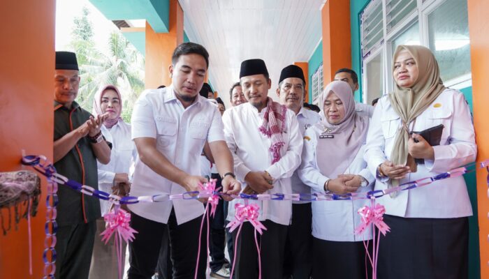 Wali Kota Robinsar Resmikan Gedung Baru SMPN 15 Cilegon