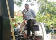 Sejumlah organisasi masyarakat mendesak camat karanganyar untuk mundur dari jabatannya. 