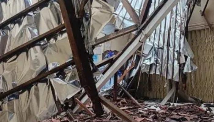 Enam Bulan Pasca Atap Ambrol, Siswa SDN 2 Purwosari Kudus Masih Belajar di Ruang Darurat