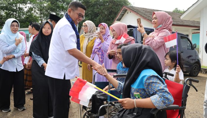 Gubernur Andra Soni Serahkan Mobil Operasional untuk SKhN 03 Lebak