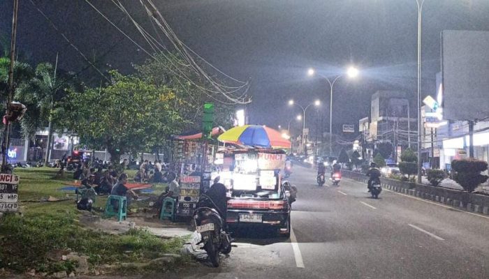 Program Penataan Trotoar, Satpol PP Pastikan Pedagang Masih Boleh Berjualan Malam Hari