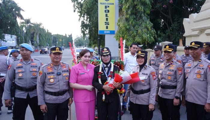 Penuh Haru, Polres Cilegon Lepas Kompol Chotidjah di Senja Purnabakti