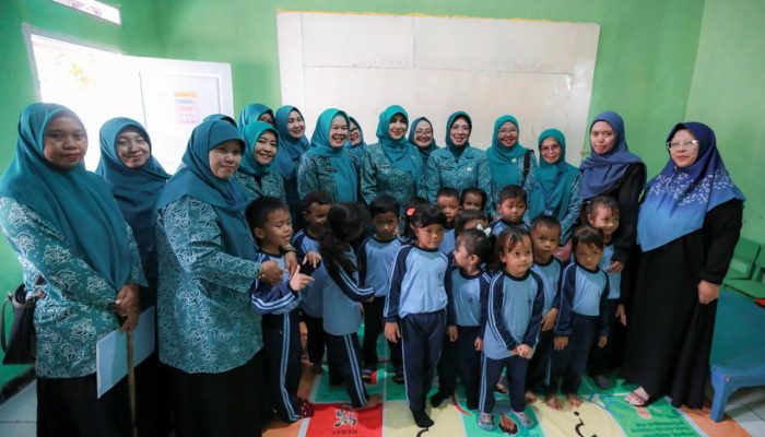 Tinawati Andra Soni Tinjau Kinerja PKK Kelurahan Cilowong, Kota Serang