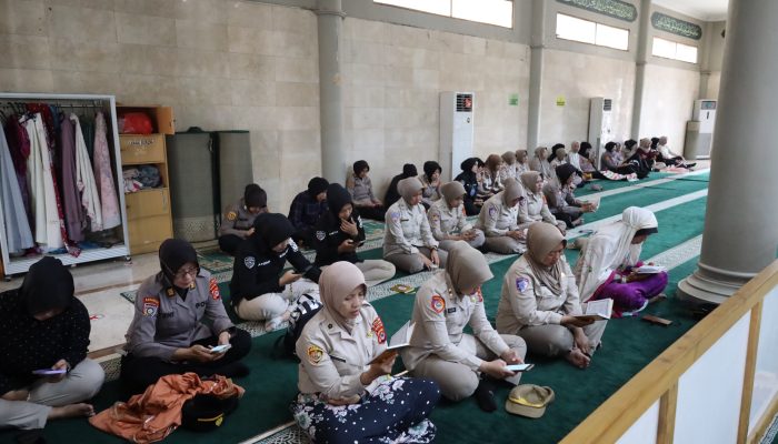 Tingkatkan Keimanan, Personel Polda Banten Ikuti Pembinaan Rohani dan Mental
