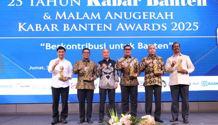 Gubernur Andra Soni Raih Penghargaan Kepala Daerah Responsif 2025
