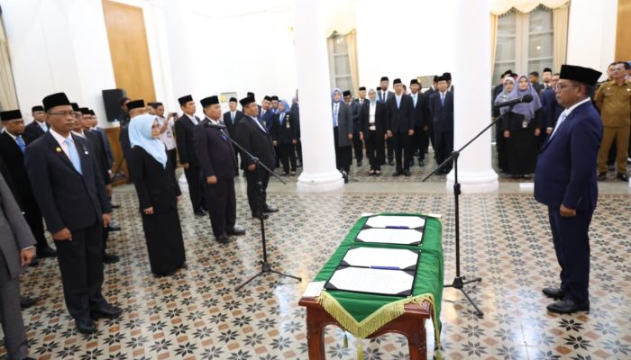Gubernur Andra Soni Tekankan Responsivitas dan Integritas saat Lantik 23 Pejabat Pimpinan Tinggi Pratama