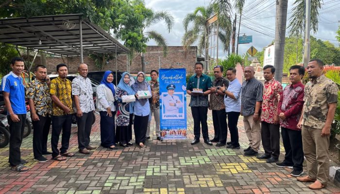 Hari Spesial Lurah Taman Baru Furkon S.E., Pegawai Doakan Sehat dan Sukses di Usia ke-52