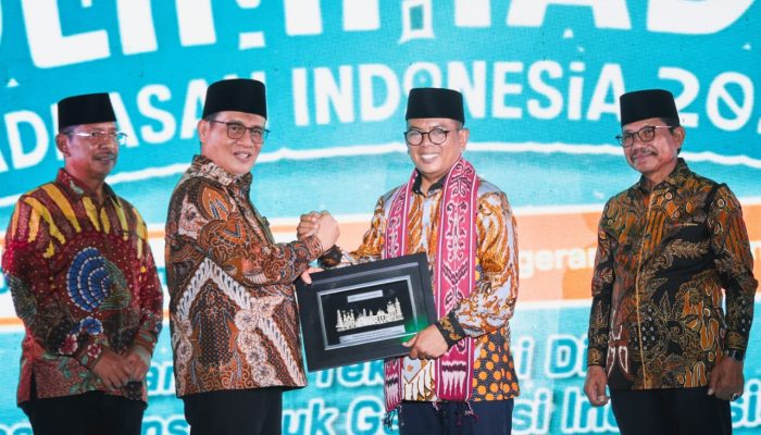 Gubernur Banten Andra Soni Paparkan Program Sekolah Gratis di Gala Dinner Olimpiade Madrasah Indonesia (OMI) 2025