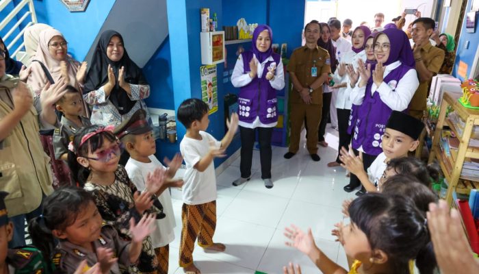 Lewat Permainan Edukatif, Tinawati Andra Soni Dorong Posyandu Jadi Garda Kesejahteraan Keluarga