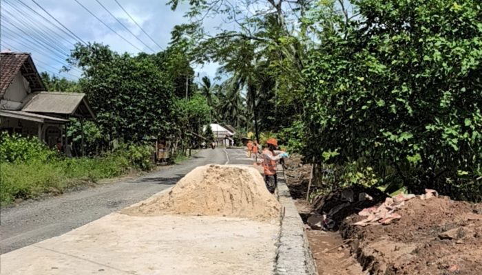Pekerjaan Jalan Sukawaris- Tanjungan Segmen 1 Dikerjakan CV Kongsi Baru di duga Tidak Sesaui RAB
