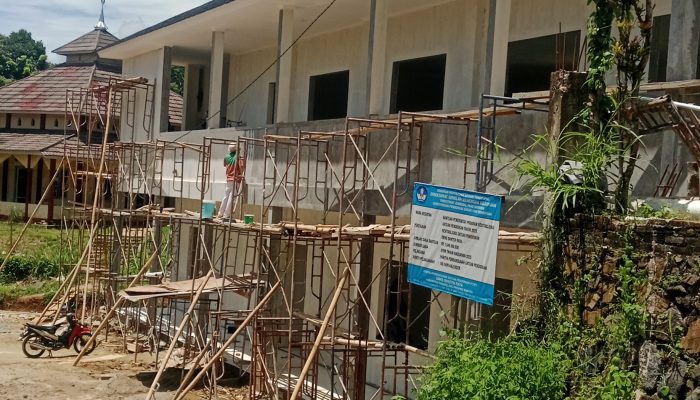 Proyek Revitalisasi SMKS Banten Raya Diduga Gunakan Matrial Tidak ber SNI dan ber TKDN 